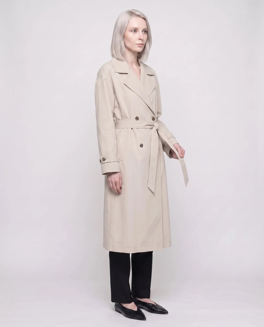 Women's long double-breasted trench coat with belt, lapels and long sleeves