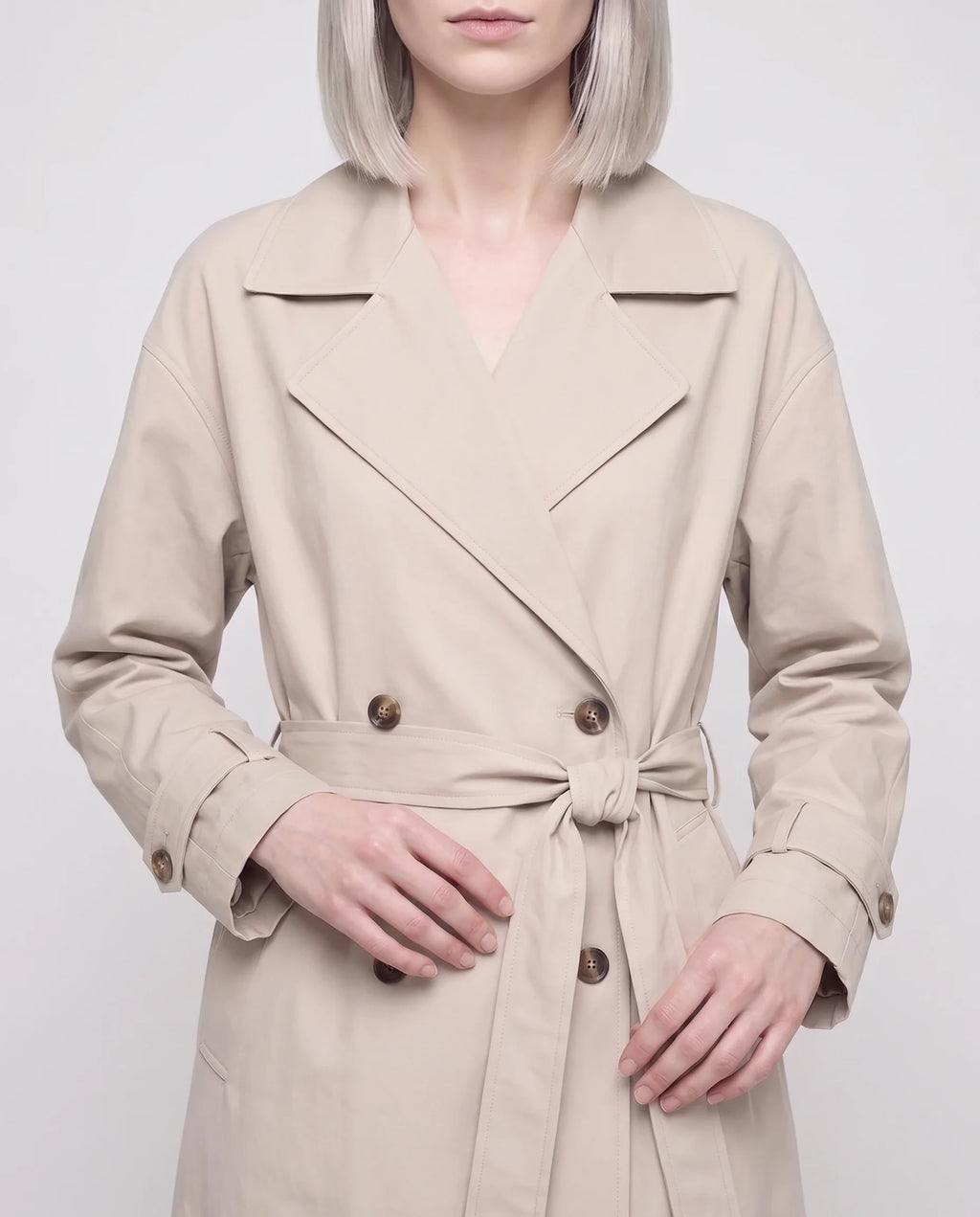 Women's long double-breasted trench coat with belt, lapels and long sleeves