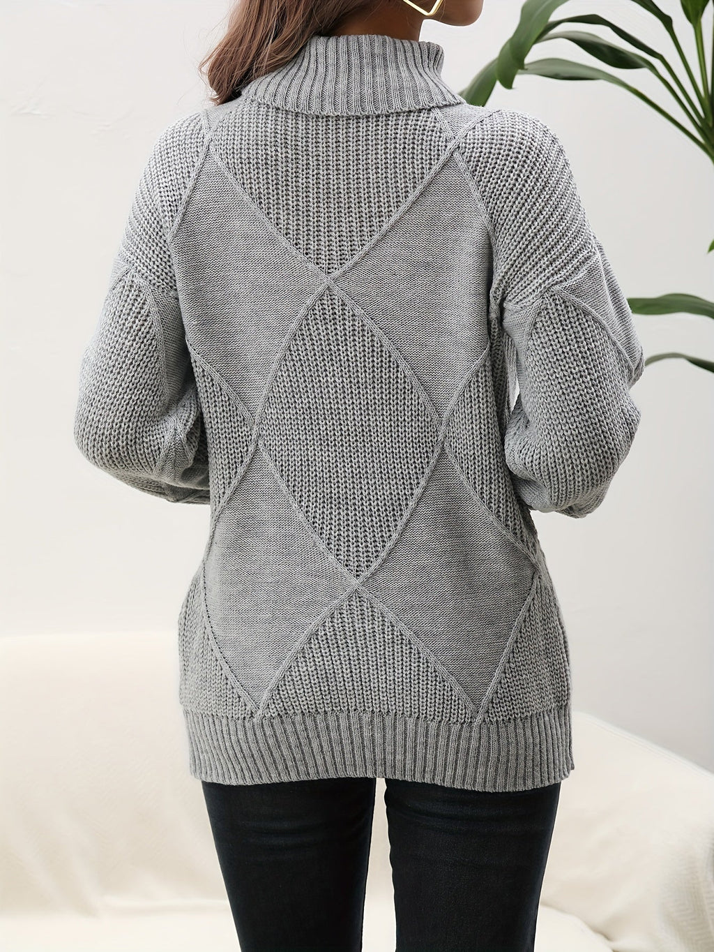 Women's geometric diamond pattern turtleneck sweater with long sleeves and ribbed trims