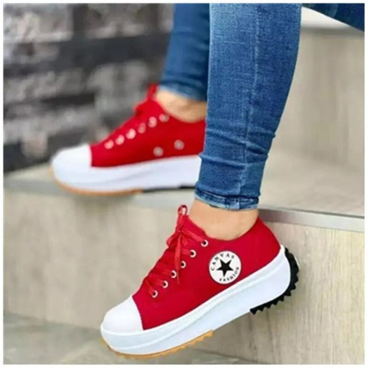 Women's lace-up platform sneakers with round toes and contrast soles