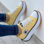 Women's lace-up platform sneakers with round toes and contrast soles