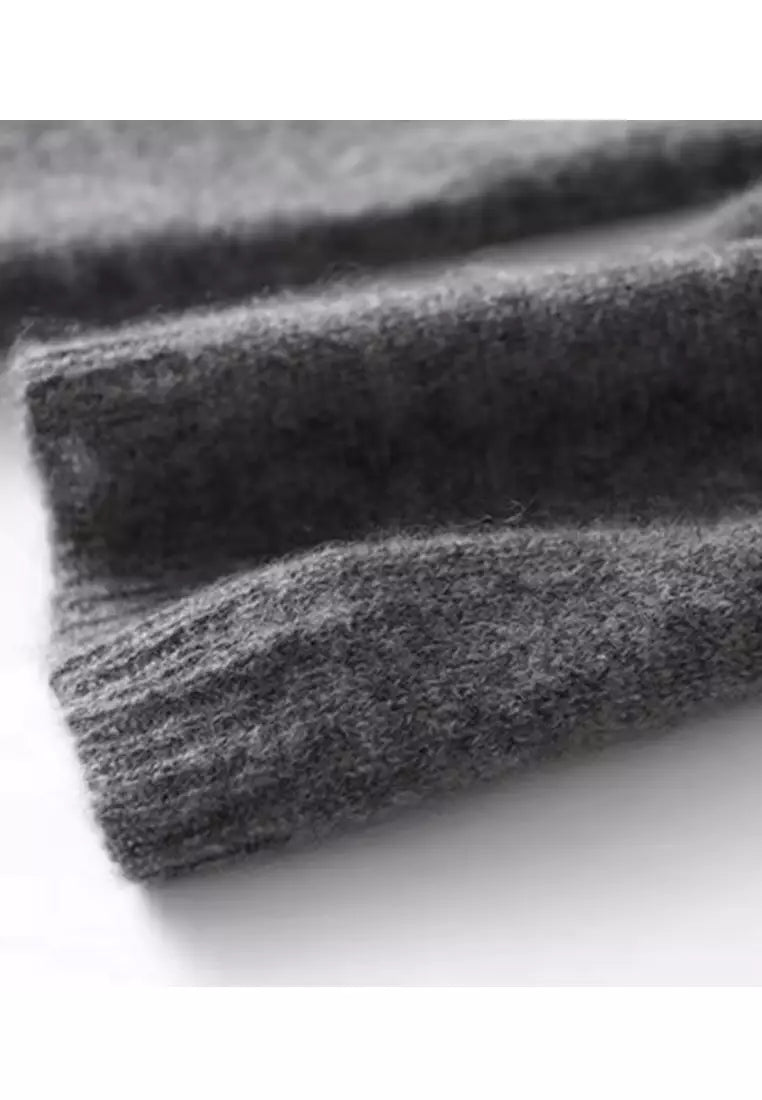 Women's plain long-sleeved button cardigan with a round neckline