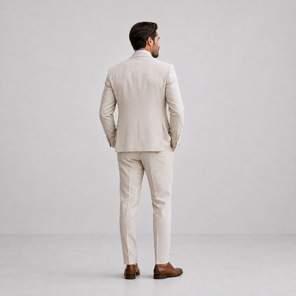 Men's three-piece suit with notch lapels, waistcoat, long sleeves and matching trousers