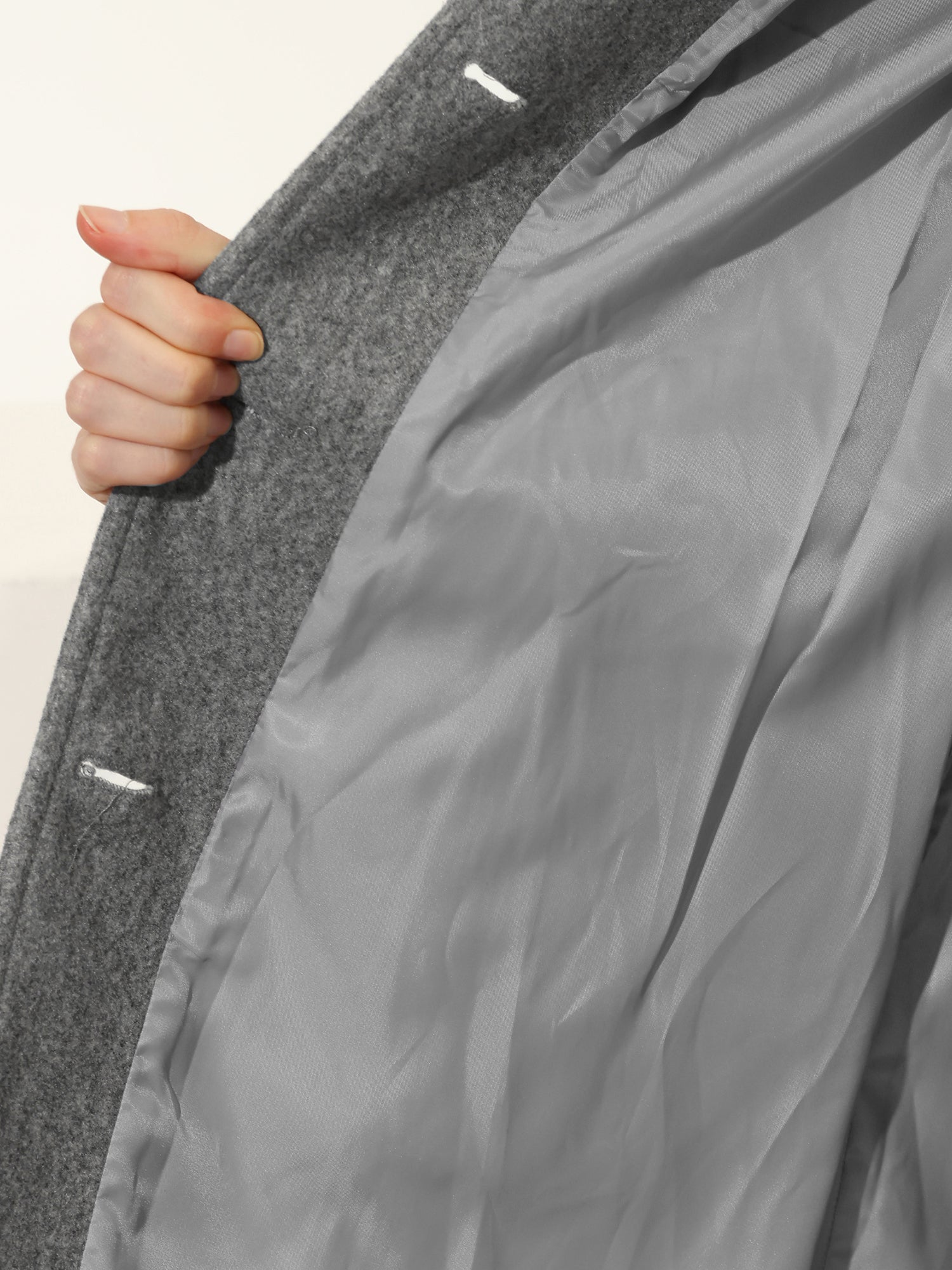 Women's single-breasted trench coat with pointed collar and long sleeves