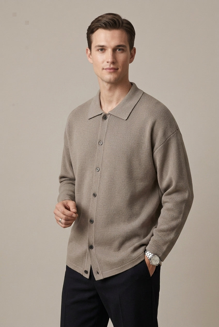 Men's oversized knitted cardigan with spread collar and button front