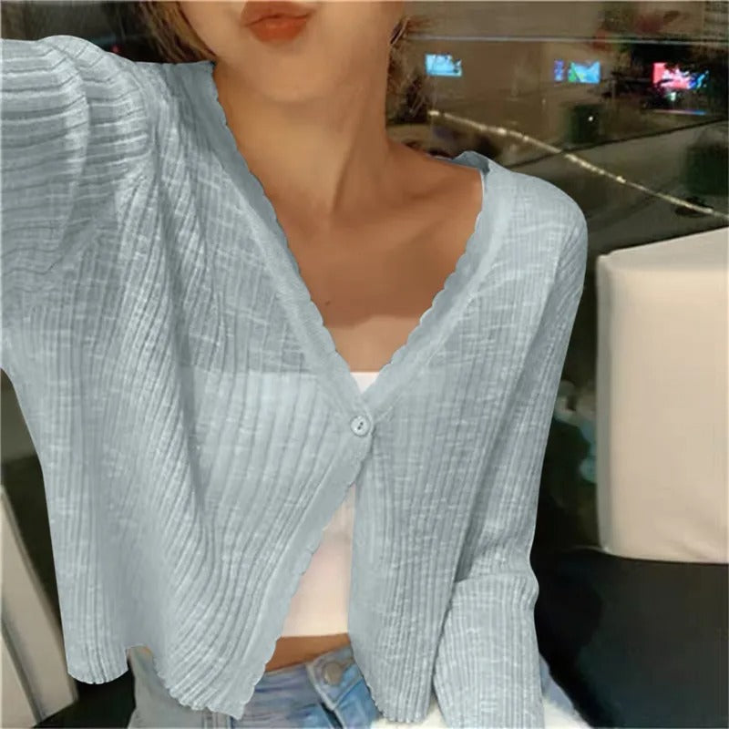 Women's cropped V-neck cardigan with scalloped trim