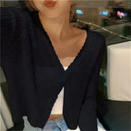 Women's cropped V-neck cardigan with scalloped trim