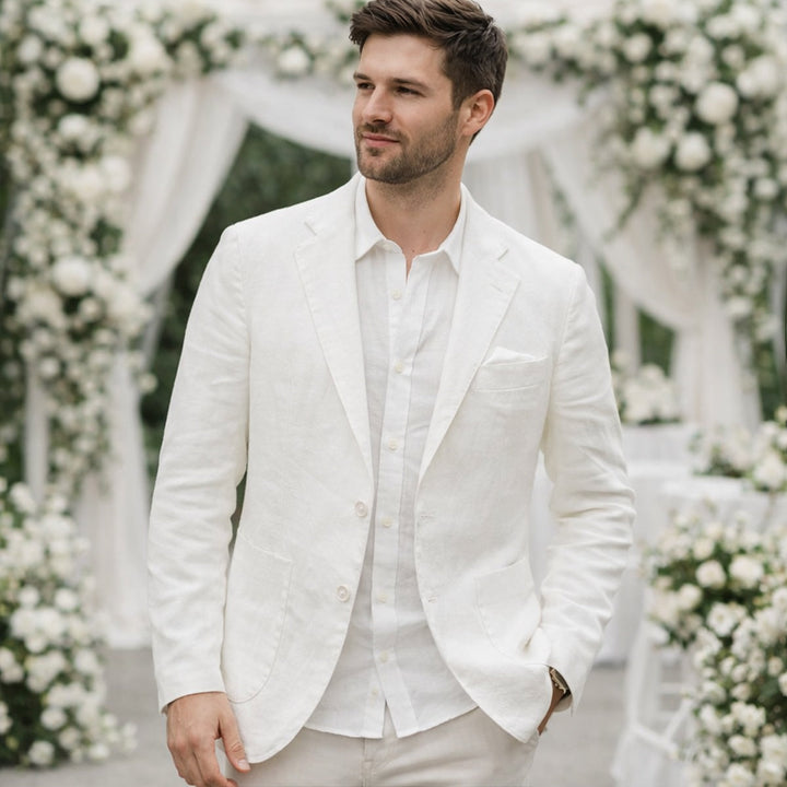 Men's summer blazer with notched lapels, button fastening and flap pockets