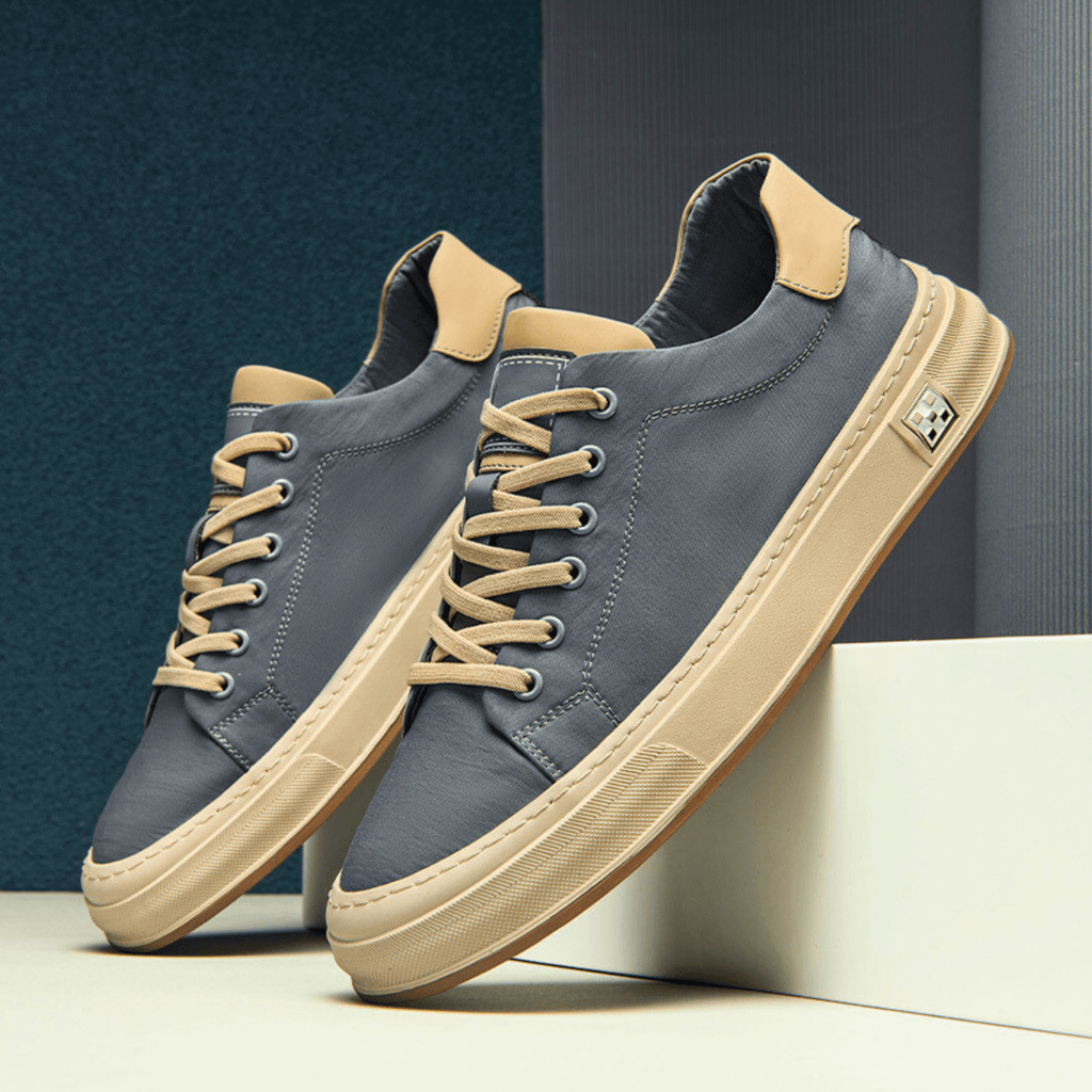 Low top lace-up sneaker with contrast flat sole