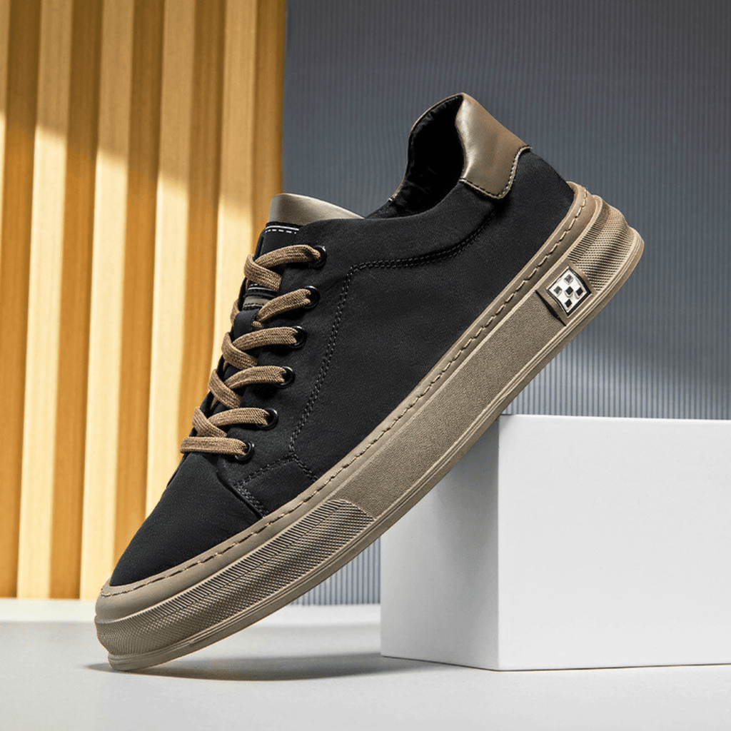 Low top lace-up sneaker with contrast flat sole