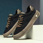 Low top lace-up sneaker with contrast flat sole