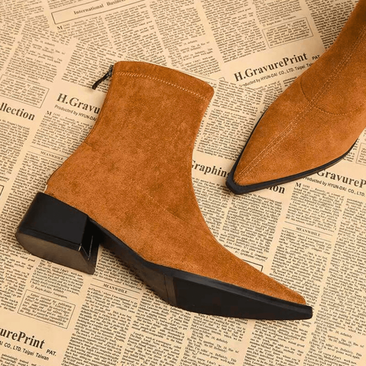 Women's pointed-toe ankle boots with a block heel and side zip