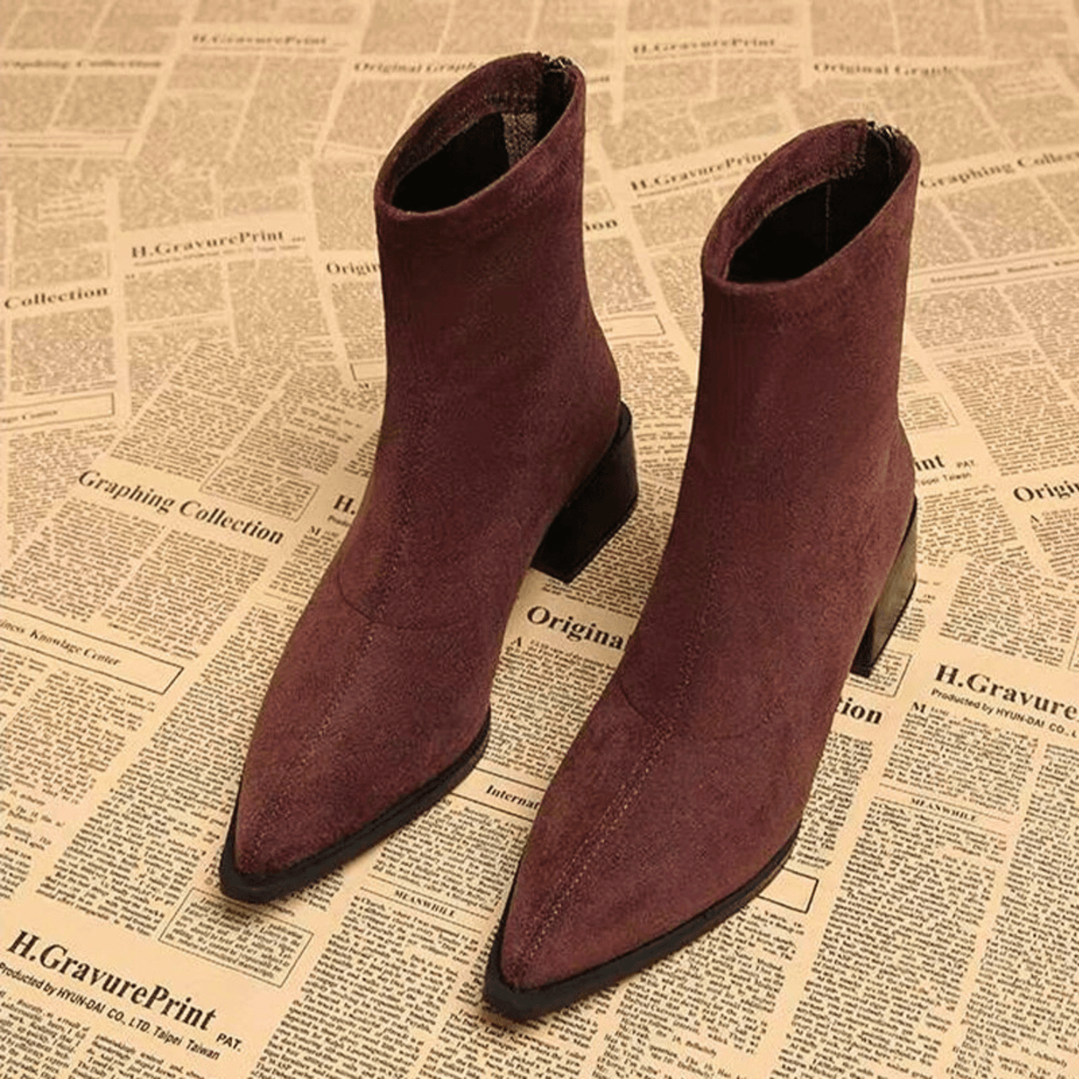 Women's pointed-toe ankle boots with a block heel and side zip