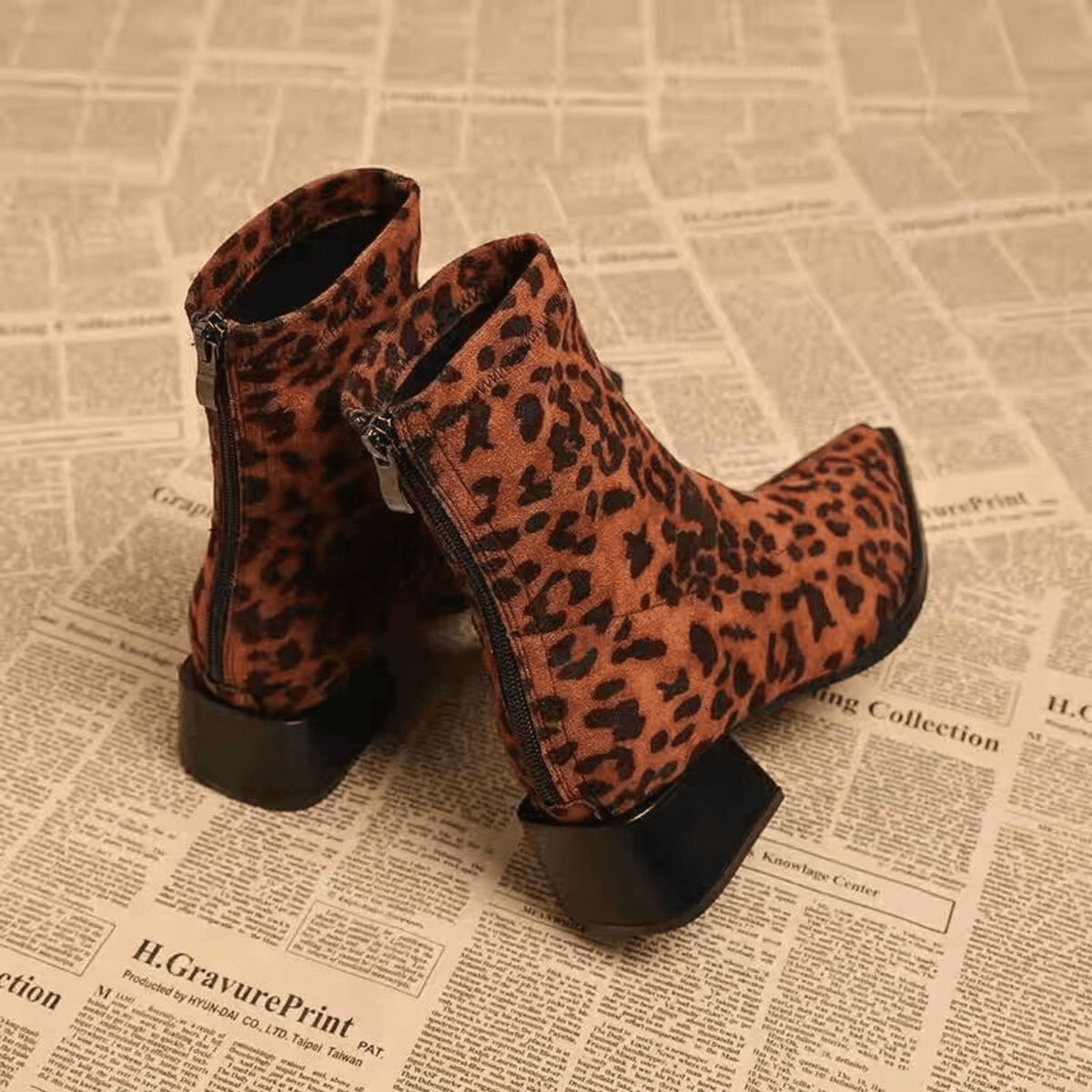 Women's pointed-toe ankle boots with a block heel and side zip