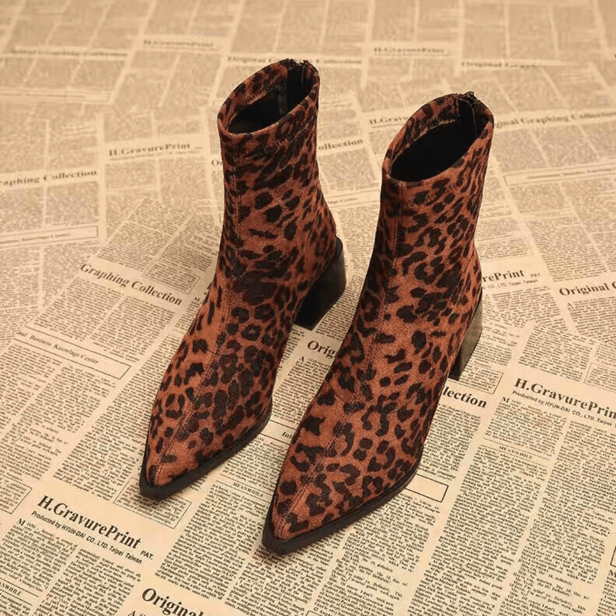 Women's pointed-toe ankle boots with a block heel and side zip