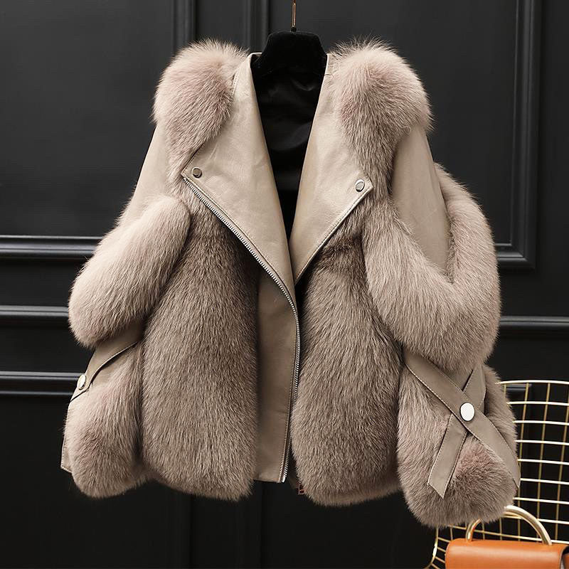 Women's oversized jacket with fur-textured collar, lapels and diagonal zip front