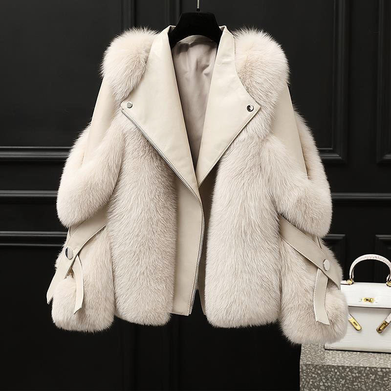 Women's oversized jacket with fur-textured collar, lapels and diagonal zip front