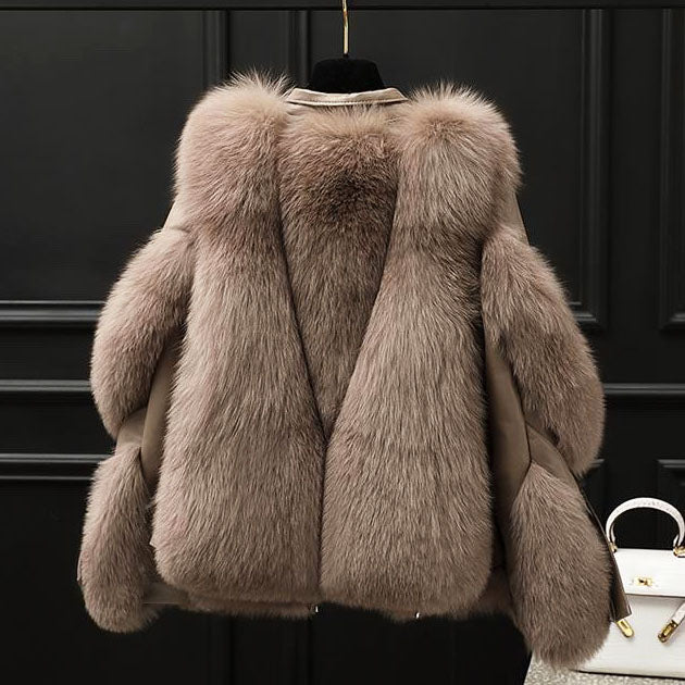 Women's oversized jacket with fur-textured collar, lapels and diagonal zip front