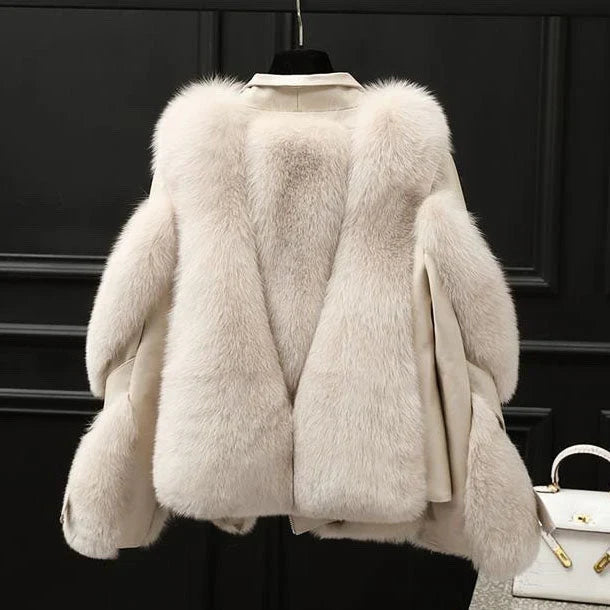Women's oversized jacket with fur-textured collar, lapels and diagonal zip front