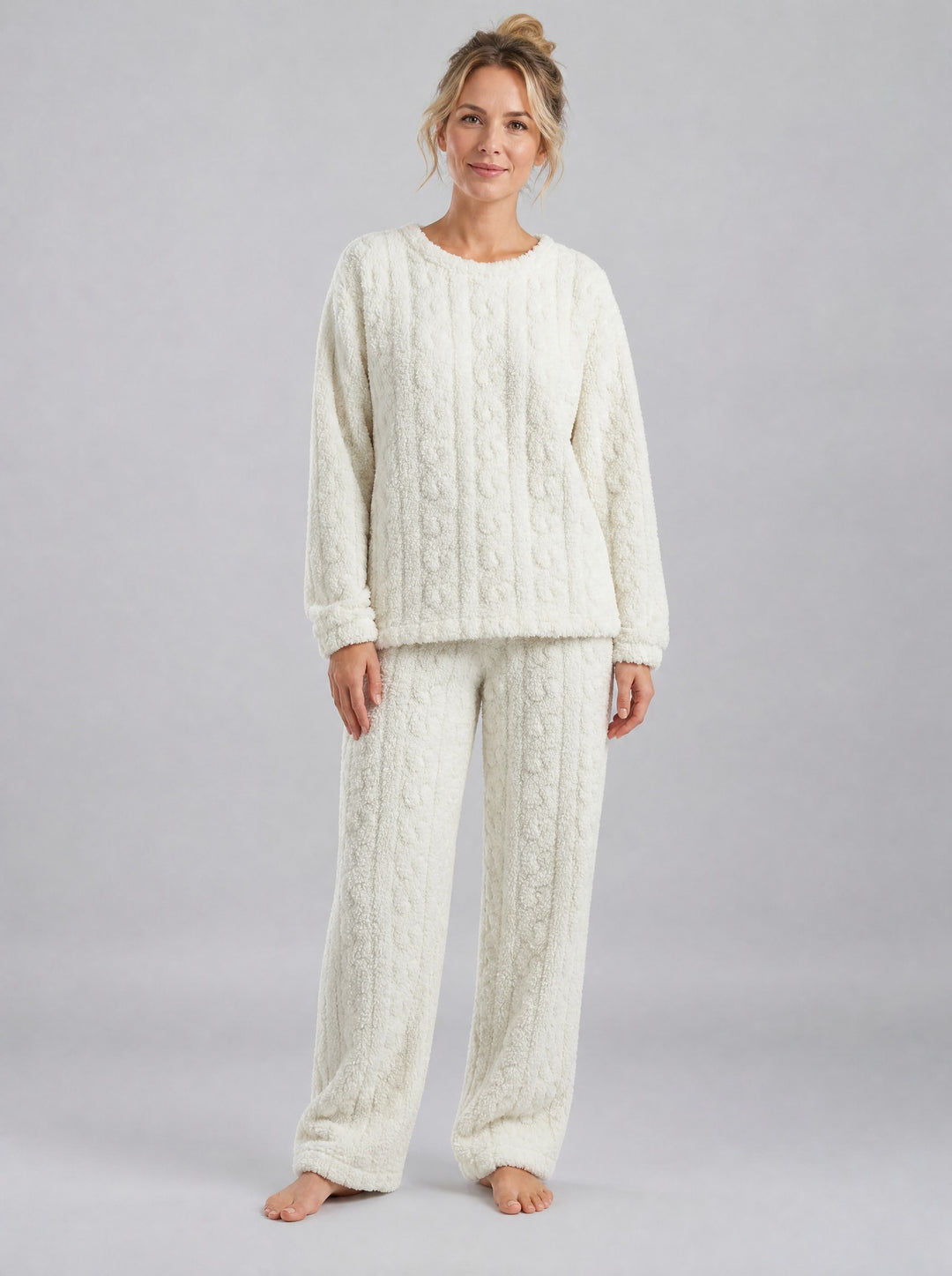 Women's Textured Cable Lounge Set in white
