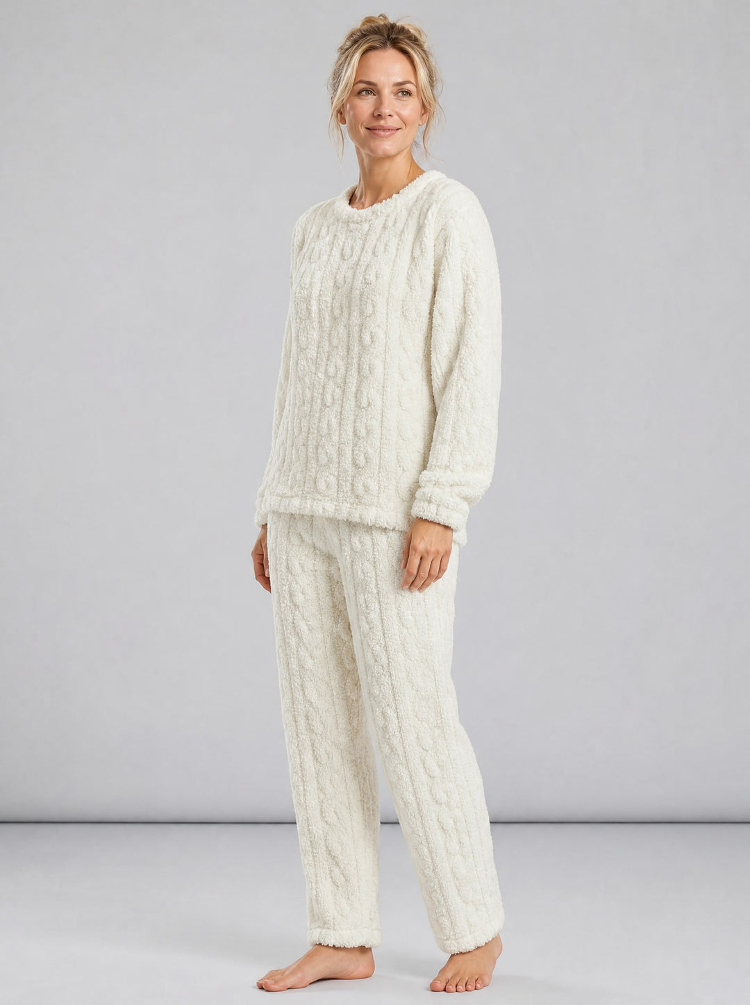Women's Textured Cable Lounge Set in white