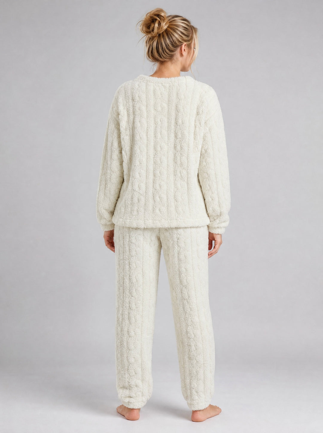Women's Textured Cable Lounge Set in white