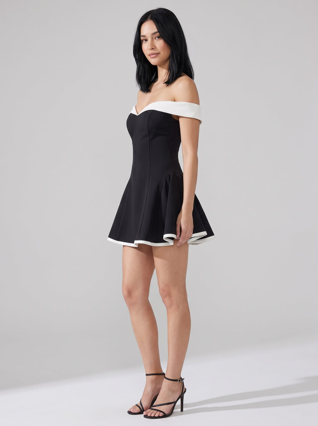 Women's Off-Shoulder Sweetheart Mini Dress in black