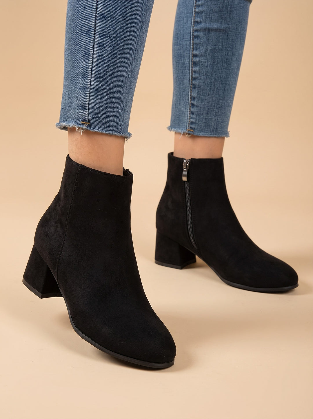 Women's Block Heel Ankle Boots in black