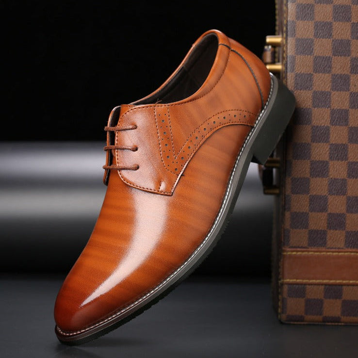 Men's pointed black Oxford lace-up dress shoe