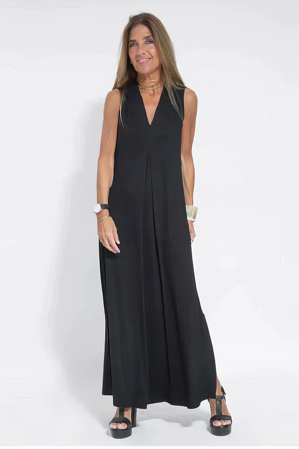 Women's sleeveless V-neck maxi dress with centre pleats and flowing floor-length skirt